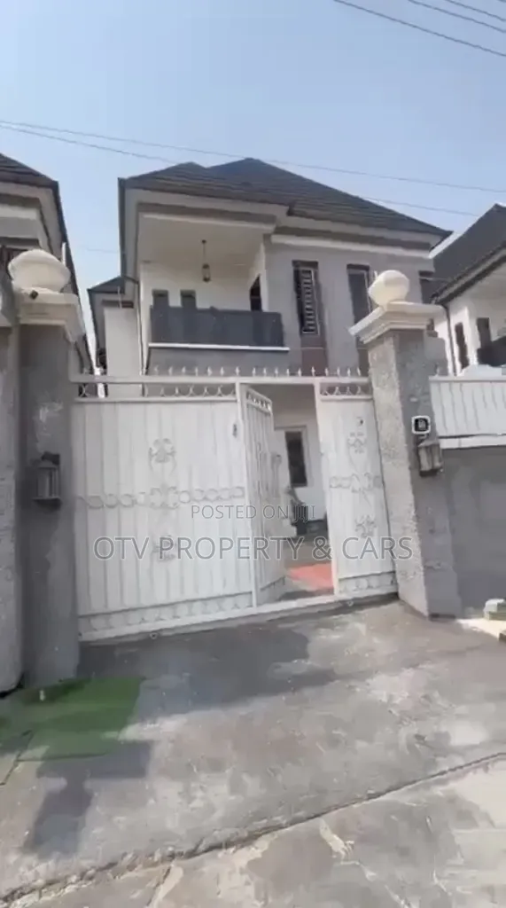Furnished 5bdrm Duplex in Chevron for sale in Chevron
