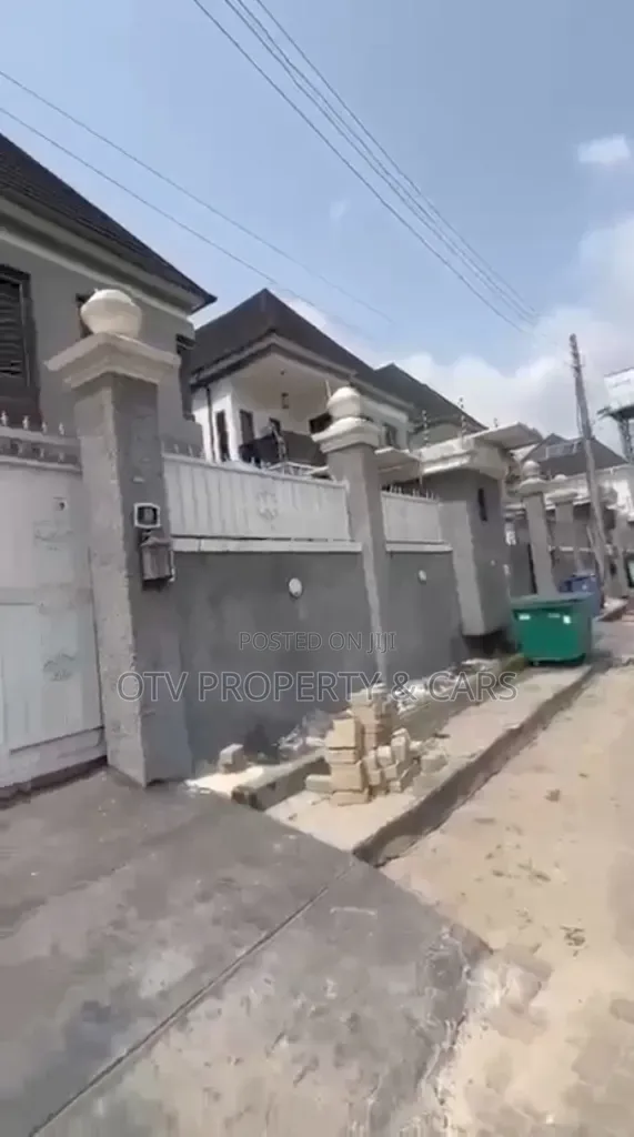 Furnished 5bdrm Duplex in Chevron for sale in Chevron