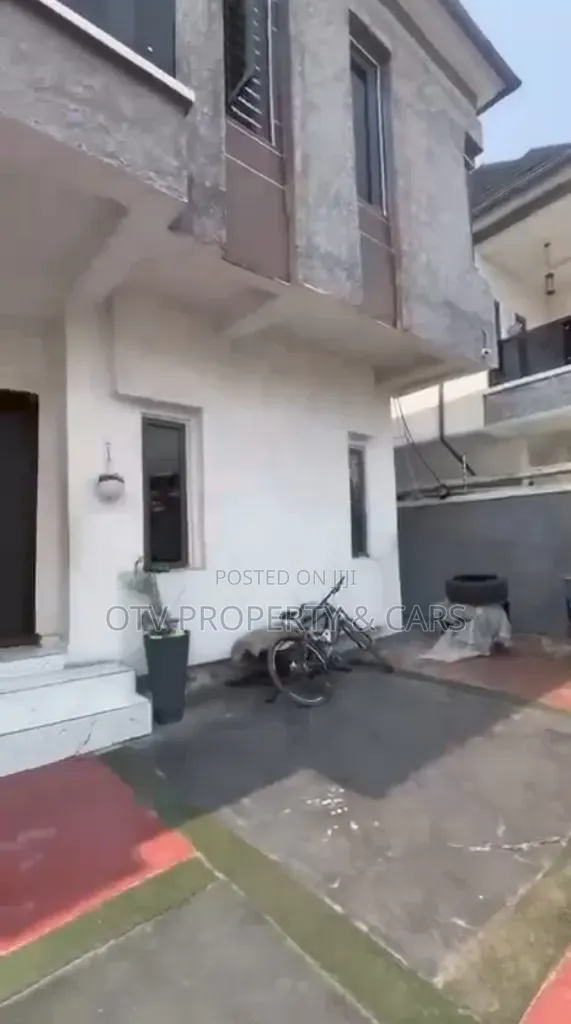 Furnished 5bdrm Duplex in Chevron for sale in Chevron