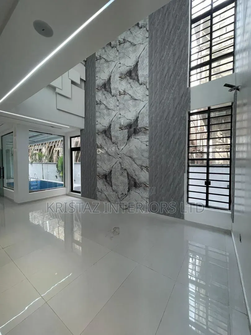 5bdrm Duplex in Chevron for sale in Chevron