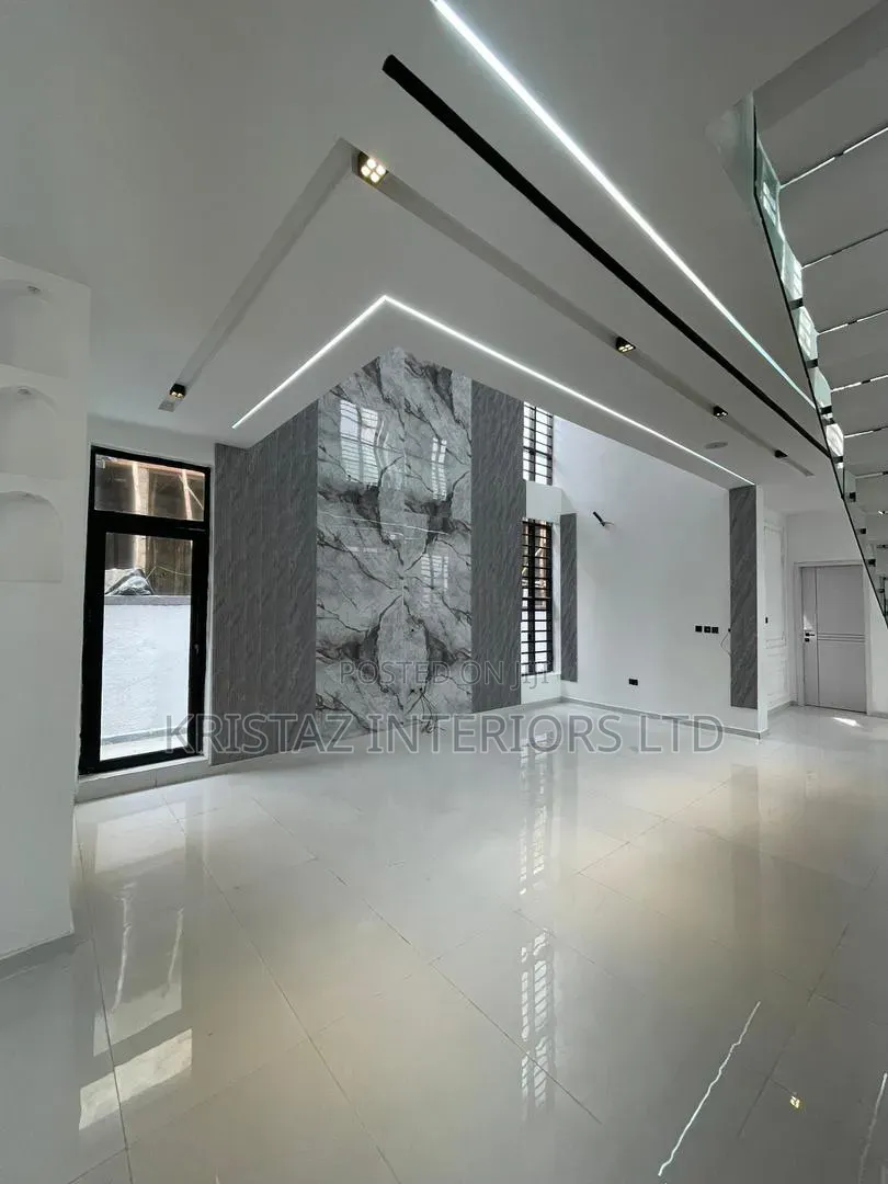 5bdrm Duplex in Chevron for sale in Chevron