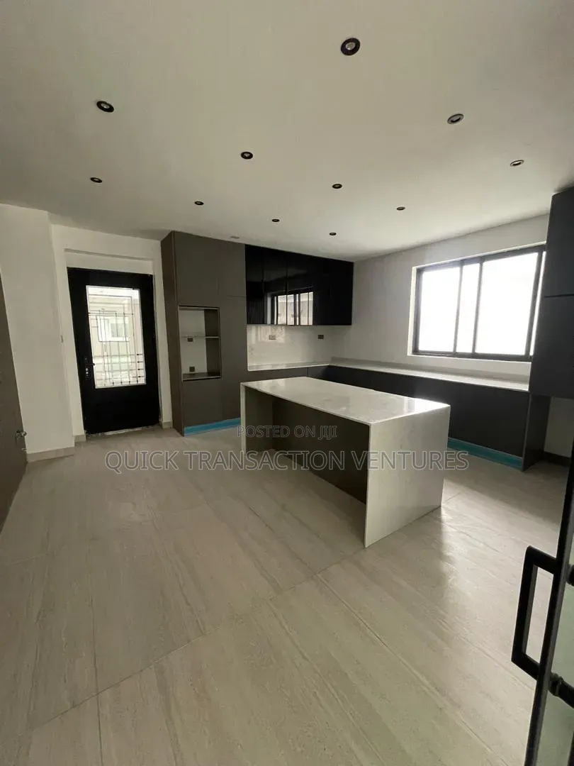 4bdrm Duplex in Lekki Phase 1 for sale in Lekki Phase 1