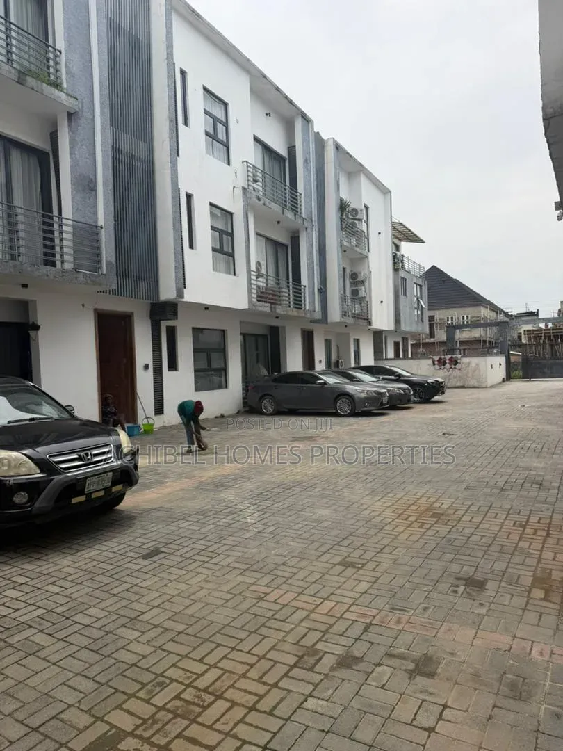 2bdrm Apartment in Near Spring Gardens, Lekki Phase 2 for rent in Lekki Phase 2