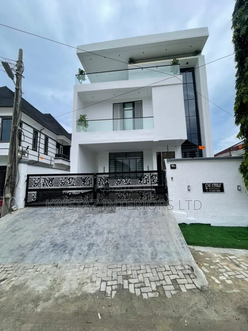 5bdrm Mansion in Ikota for sale in Ikota