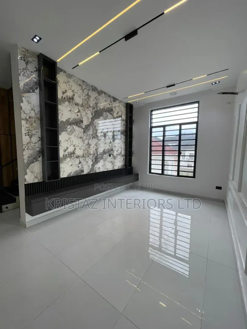 5bdrm Mansion in Ikota for sale in Ikota