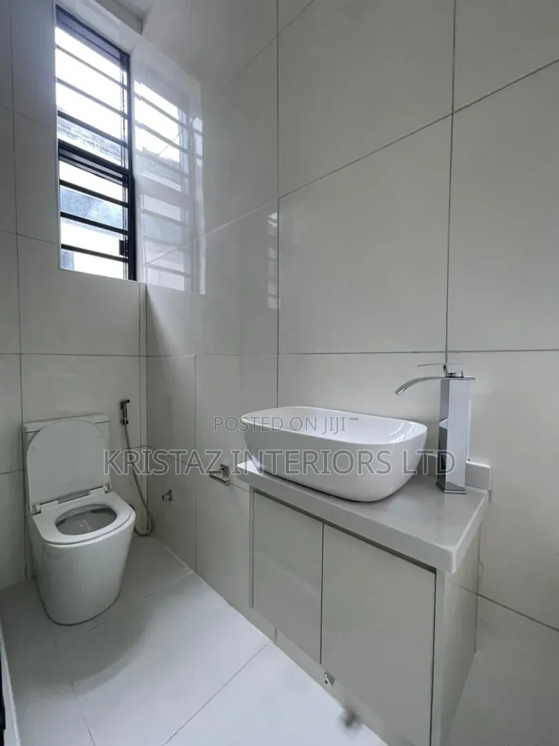 5bdrm Mansion in Ikota for sale in Ikota