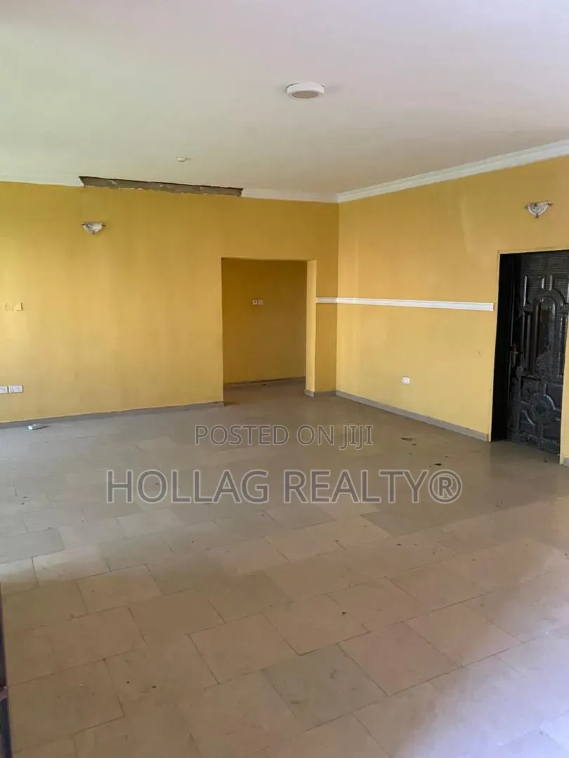 3bdrm Apartment in Okota for sale in Okota
