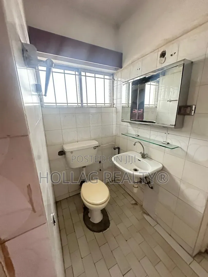 3bdrm Apartment in Okota for sale in Okota