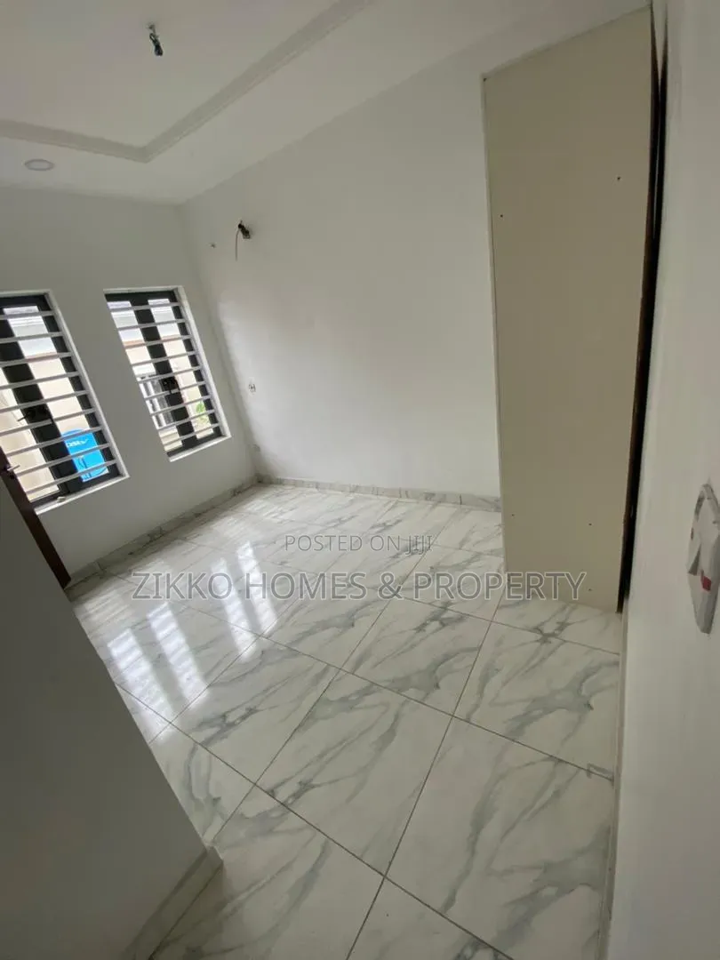 3bdrm Townhouse/Terrace in Ajah, Abraham Adesanya for Sale in Abraham Adesanya Estate