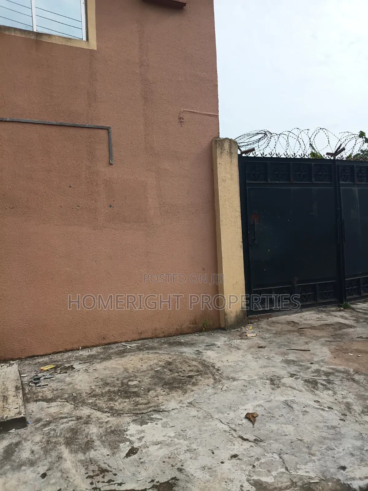 7bdrm Apartment in Iseri Olofin for sale in Iseri Olofin