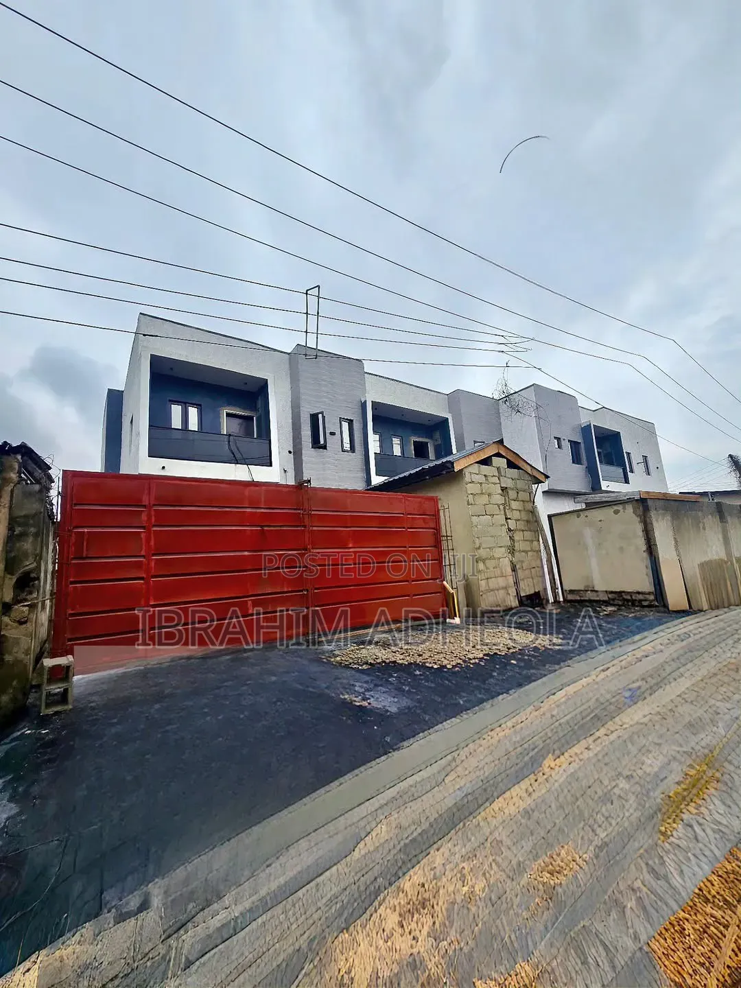 3bdrm Duplex in Ilupeju Estate for sale in Ilupeju Industrial Estate