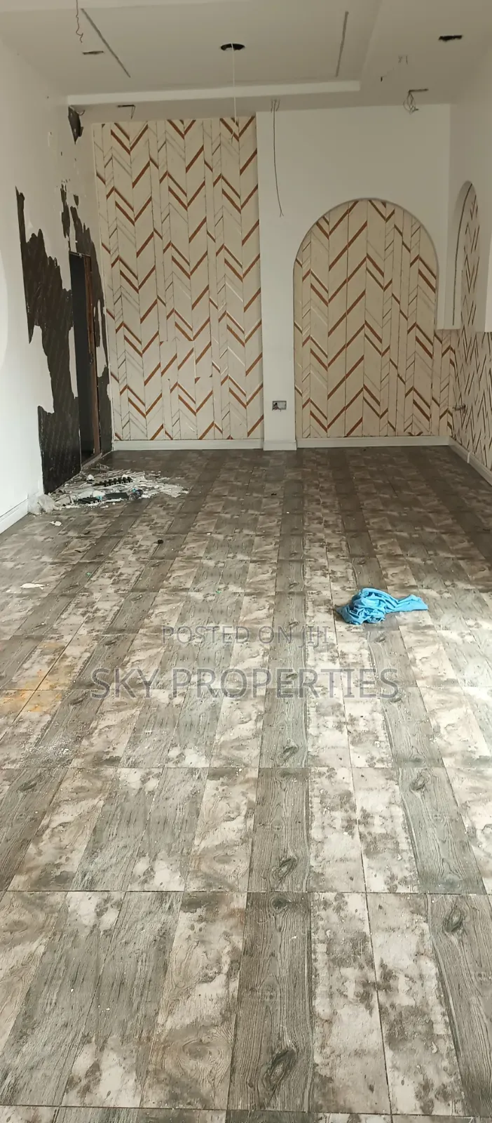 120 SQMS Shop Space for Rent in Lekki Phase 1