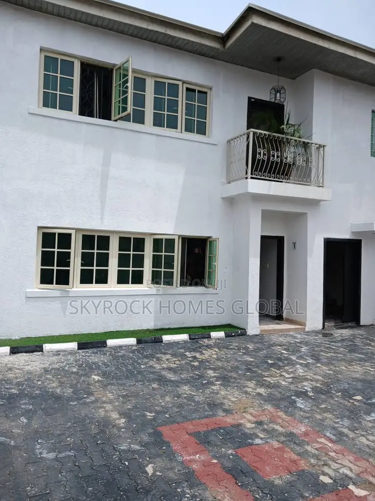 2bdrm Block of Flats in Lekki Phase 1 for rent in Lekki Phase 1