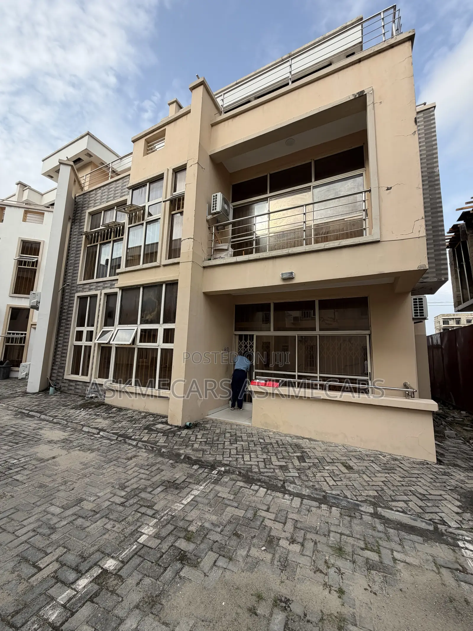 Furnished 3bdrm Apartment in Freedom Way, Lekki Phase 1 for rent in Lekki Phase 1