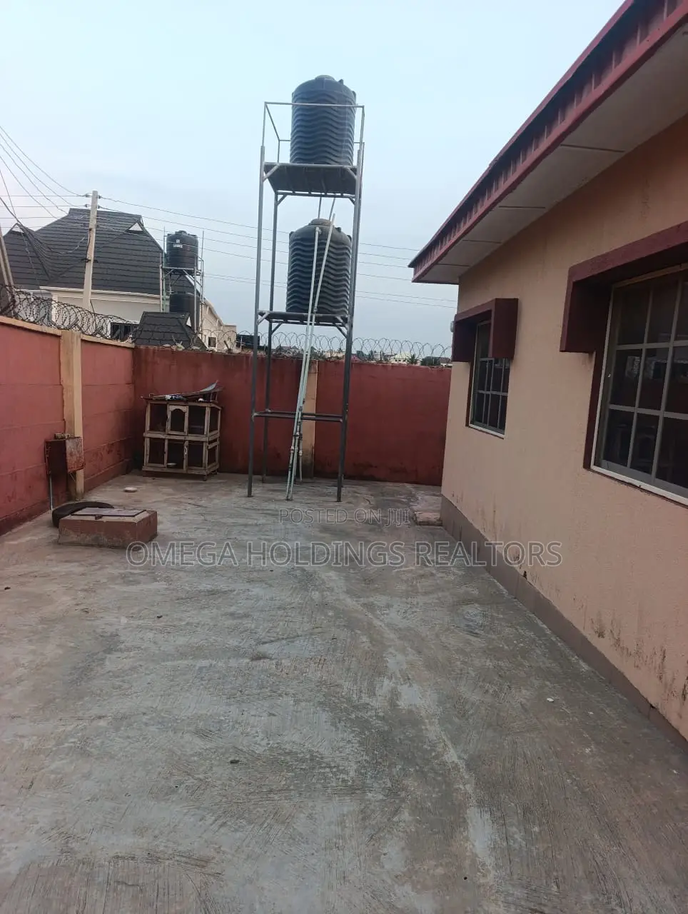 6bdrm Bungalow in Eleta, Oluyole for sale in Oluyole