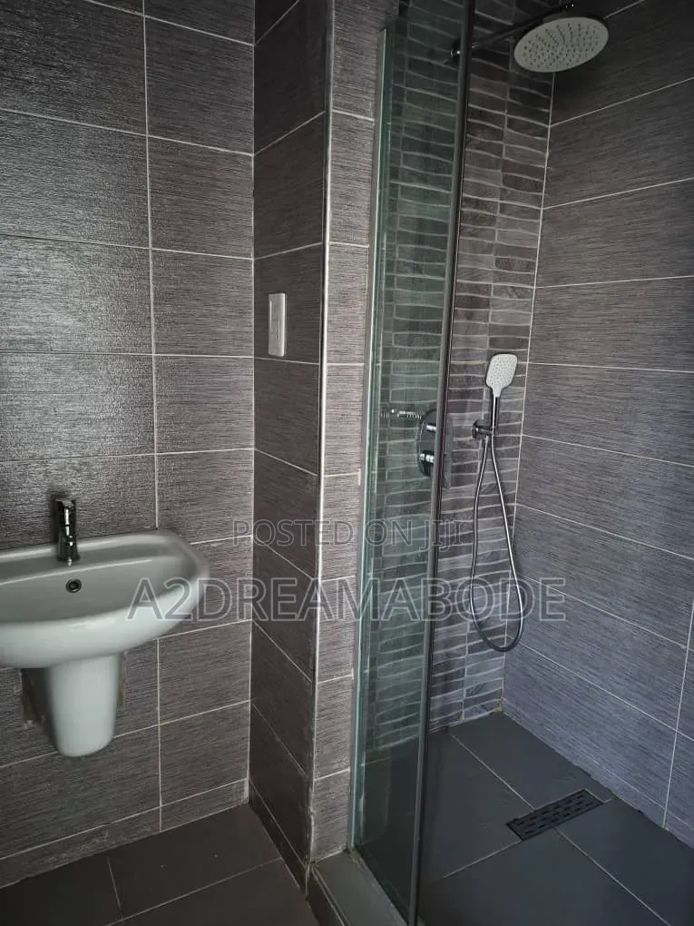 2bdrm Apartment in Lekki Phase 1 for rent in Lekki Phase 1