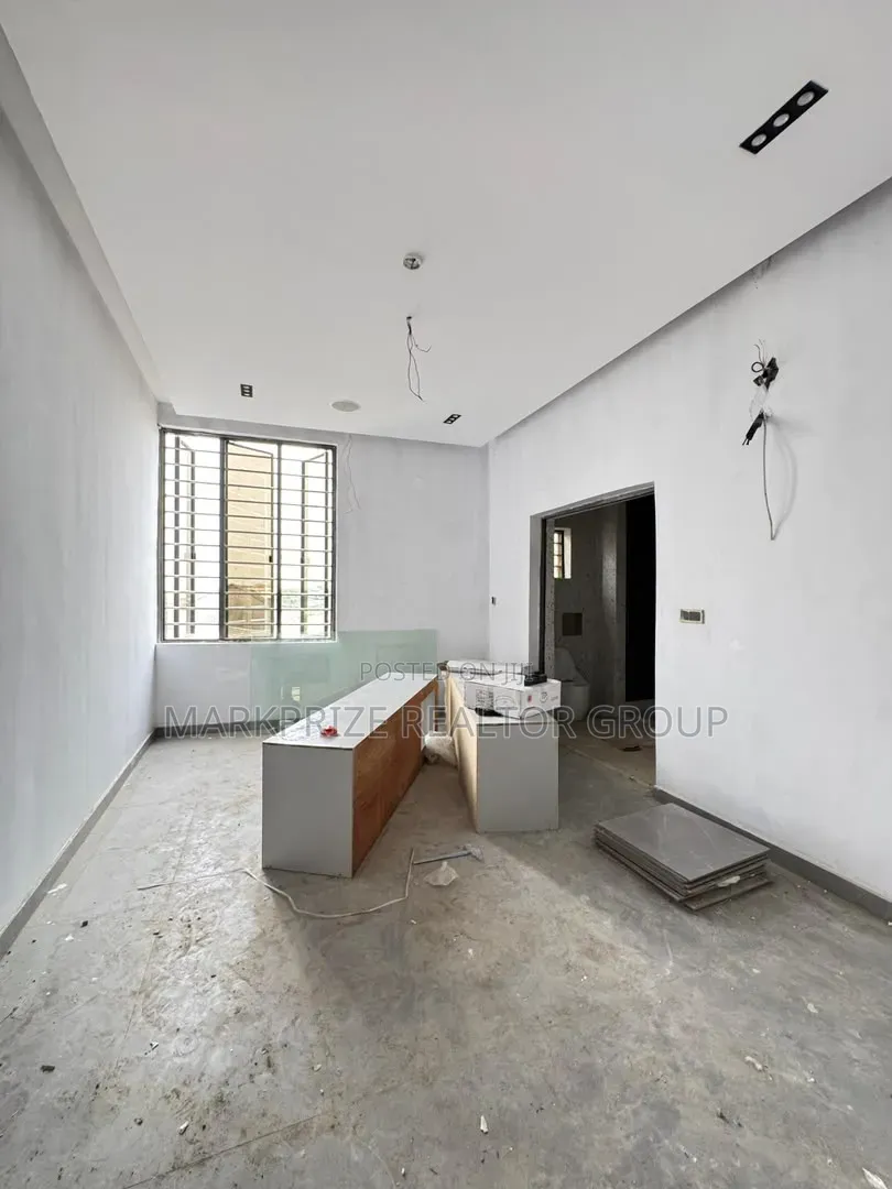 4bdrm Duplex in Surulere Lagos for sale in Aguda / Surulere