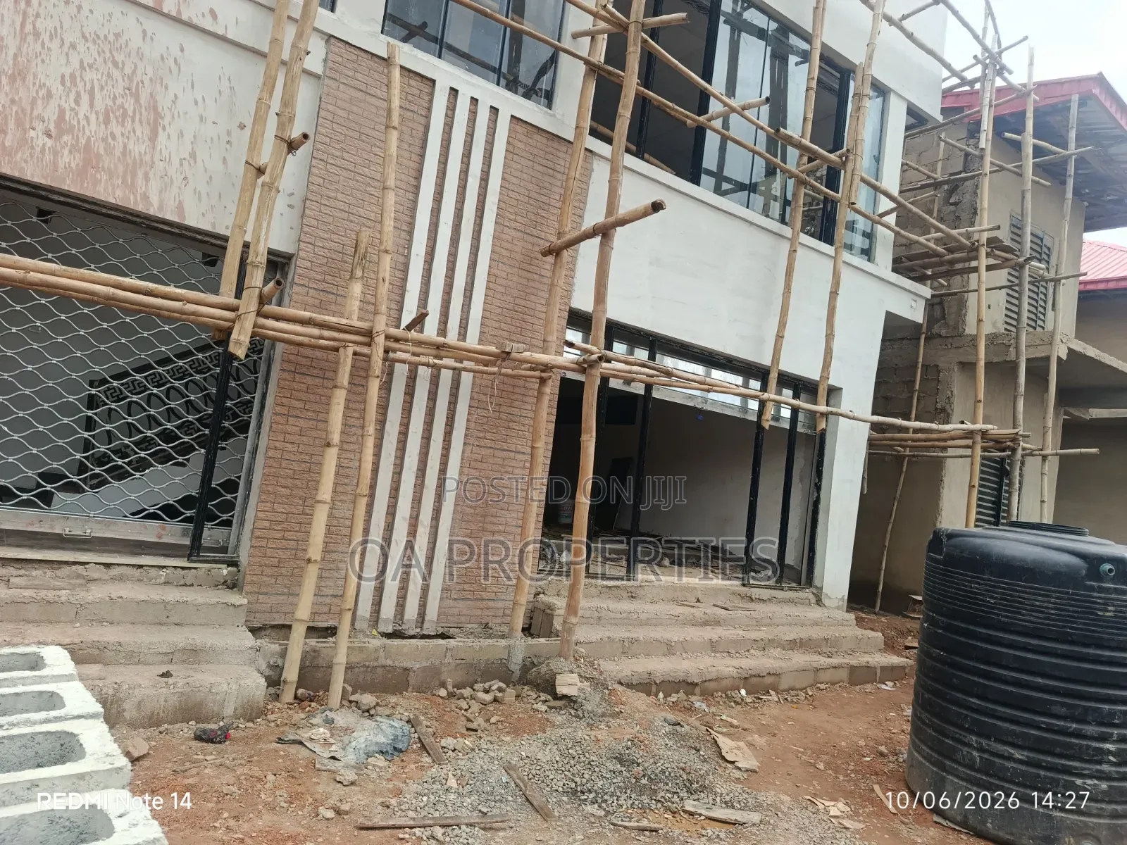 2-Units of Very Big Space Facing D Major Akobo Rd, Good 4 Commercials in Ibadan