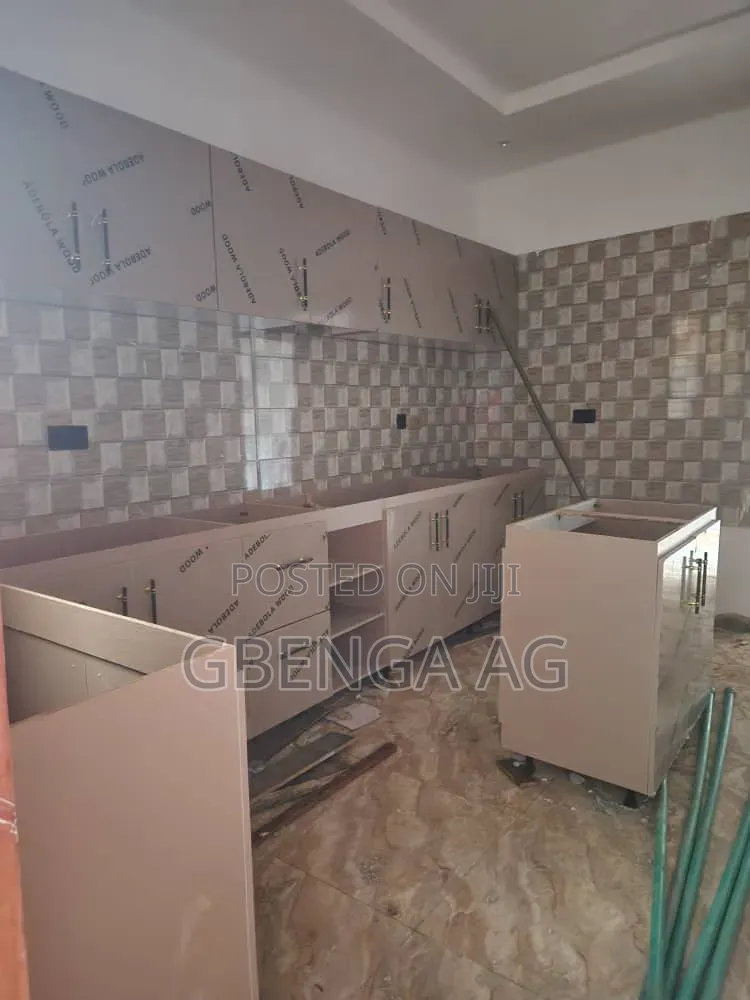 4bdrm Duplex in Omole Phase 2, Kosofe / Kosofe for sale in Kosofe / Kosofe