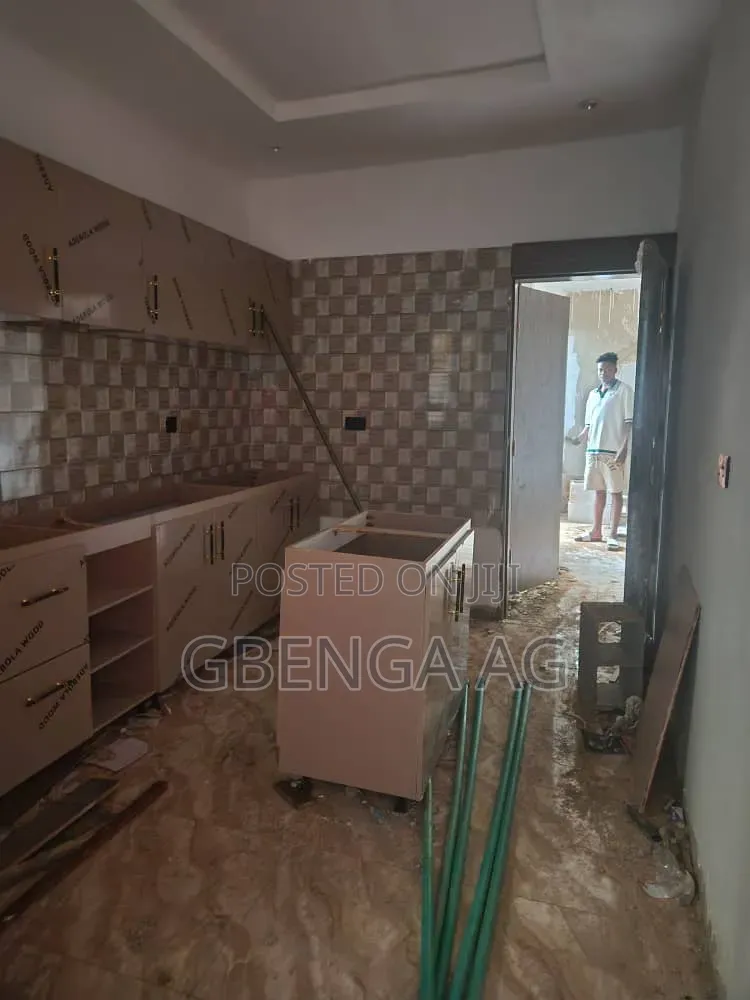 4bdrm Duplex in Omole Phase 2, Kosofe / Kosofe for sale in Kosofe / Kosofe