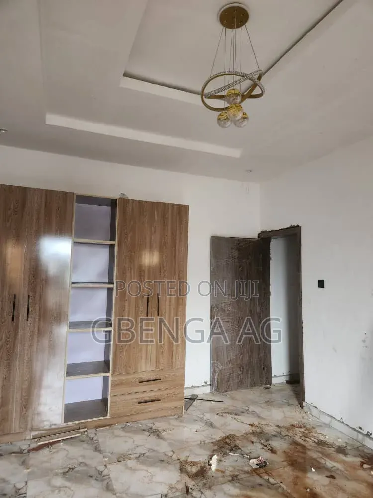 4bdrm Duplex in Omole Phase 2, Kosofe / Kosofe for sale in Kosofe / Kosofe