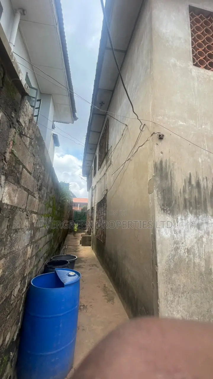 3bdrm Block of Flats in Adamasingba for sale in Adamasingba