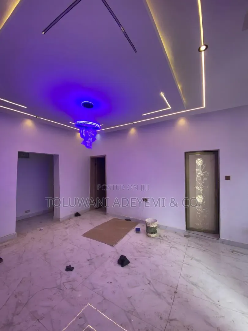 2bdrm Apartment in Sabo / Yaba for sale in Sabo / Yaba