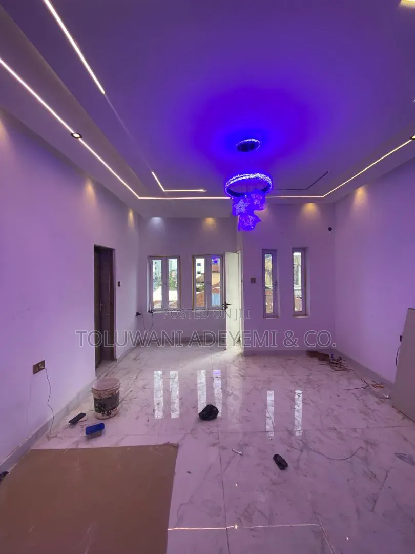 2bdrm Apartment in Sabo / Yaba for sale in Sabo / Yaba