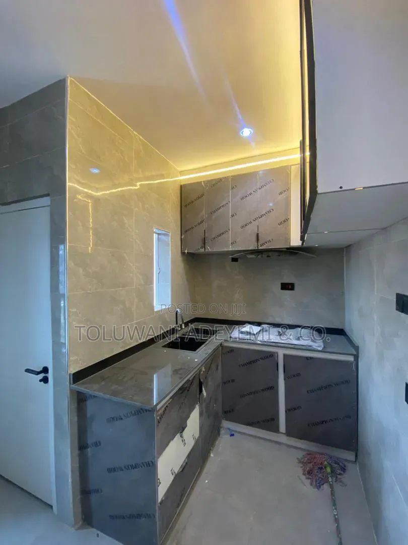 2bdrm Apartment in Sabo / Yaba for sale in Sabo / Yaba