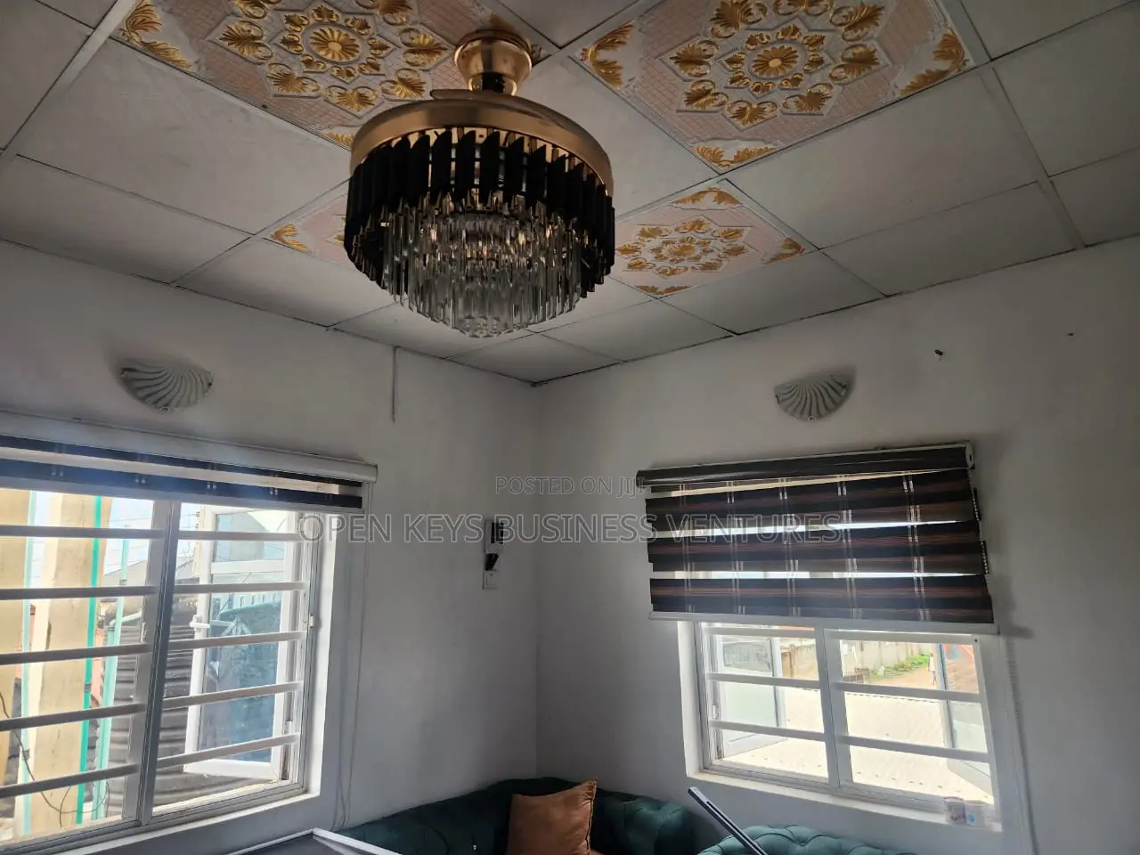 6bdrm Apartment in Adetokun Est, Ologuneru for sale in Ologuneru