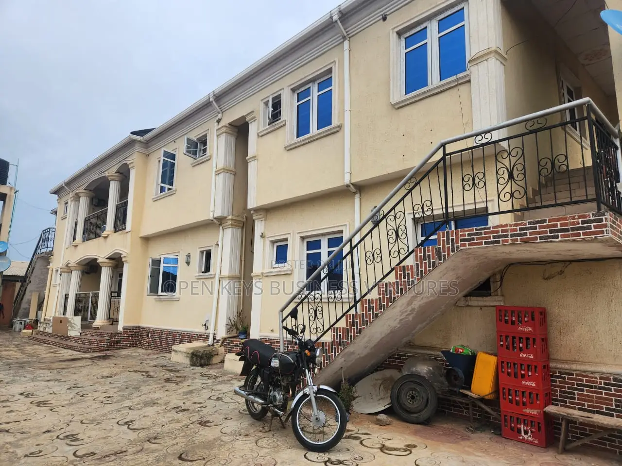 6bdrm Apartment in Adetokun Est, Ologuneru for sale in Ologuneru