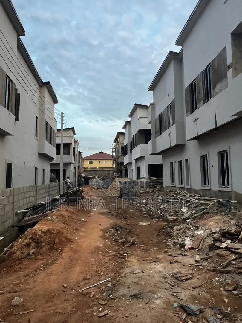 4bdrm Duplex in Berger for sale in Berger