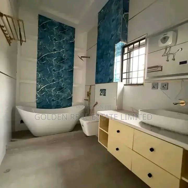 4bdrm Duplex in Apo Resettlement for sale in Apo Resettlement
