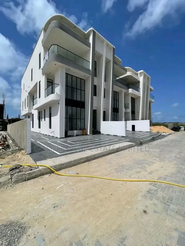 5bdrm Duplex in Lekki Phase 1 for sale in Lekki Phase 1