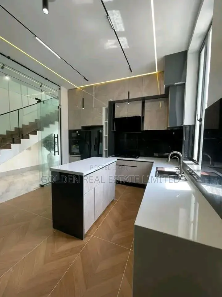 5bdrm Duplex in Lekki Phase 1 for sale in Lekki Phase 1