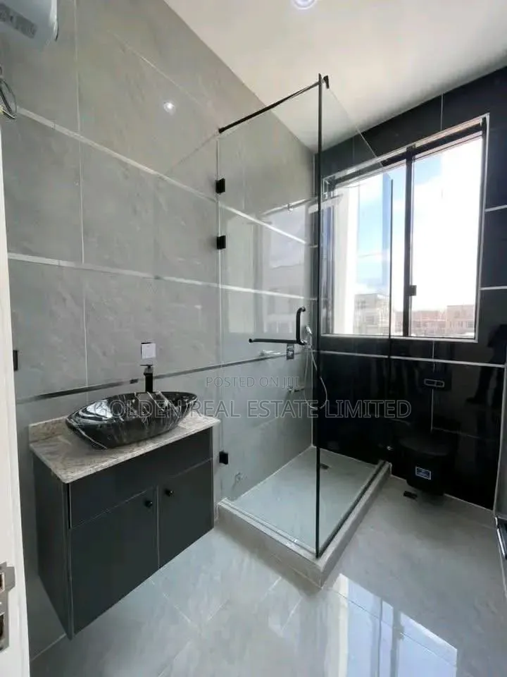 5bdrm Duplex in Lekki Phase 1 for sale in Lekki Phase 1