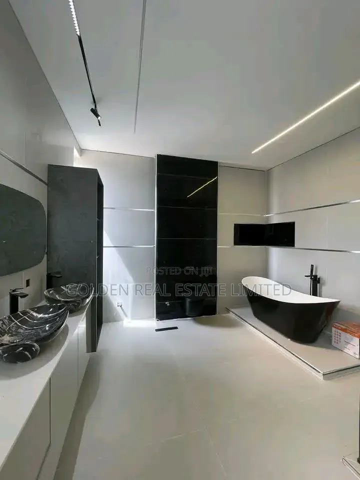 5bdrm Duplex in Lekki Phase 1 for sale in Lekki Phase 1