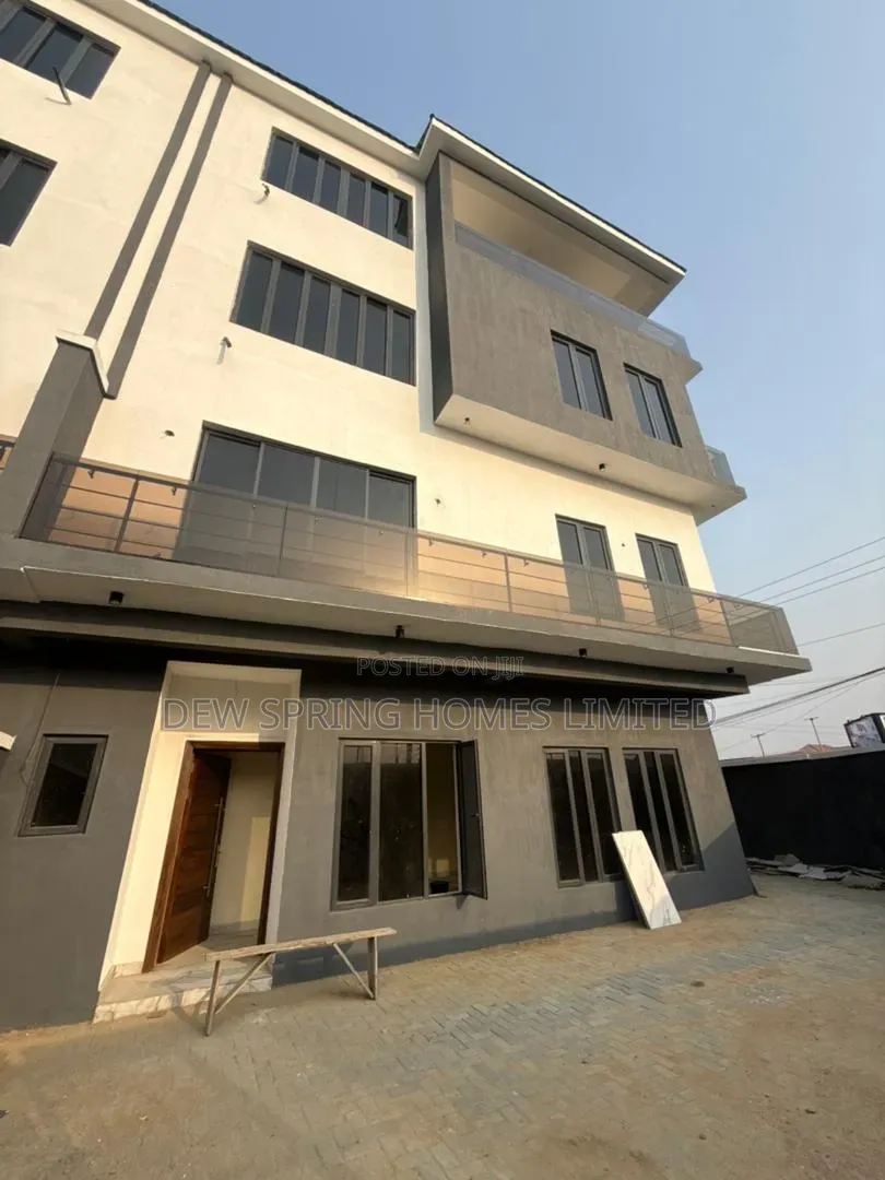 5bdrm Duplex in Lekki Phase 1 for sale in Lekki Phase 1