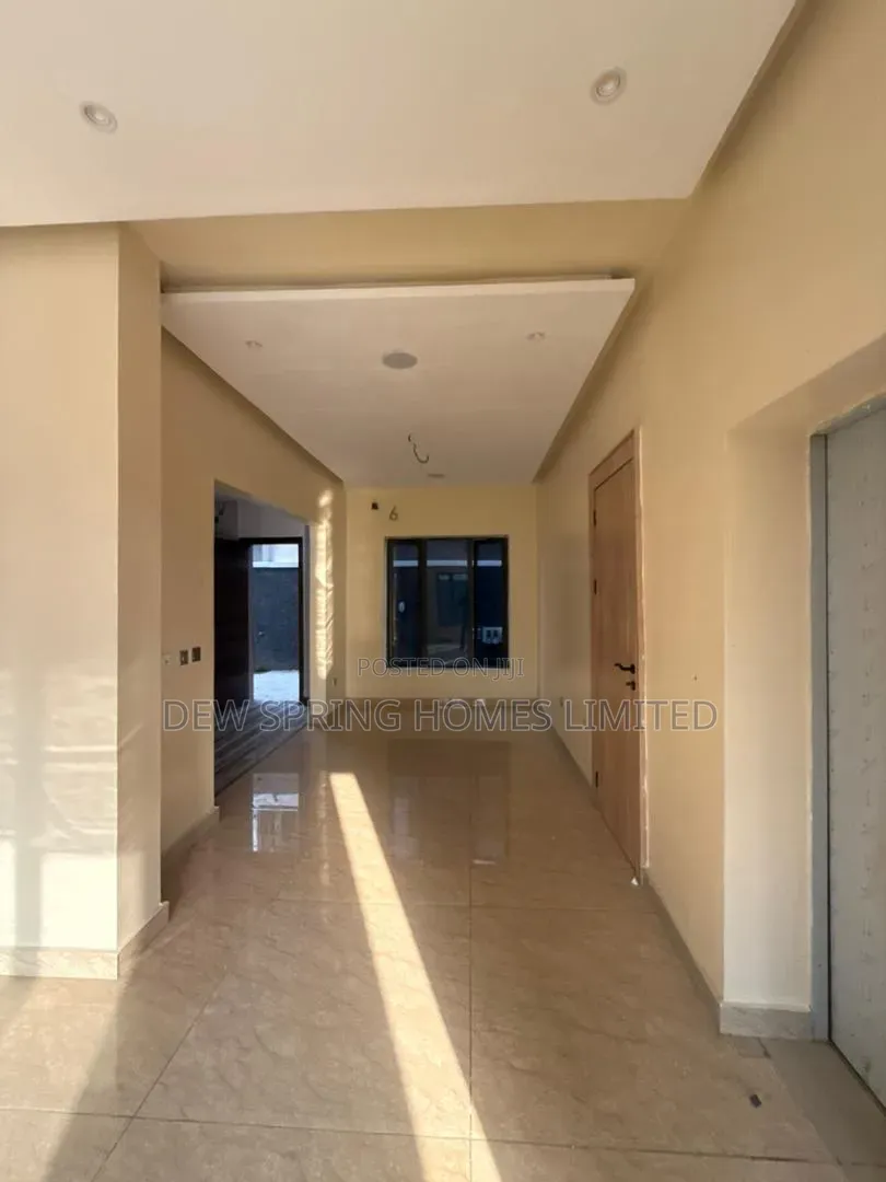 5bdrm Duplex in Lekki Phase 1 for sale in Lekki Phase 1