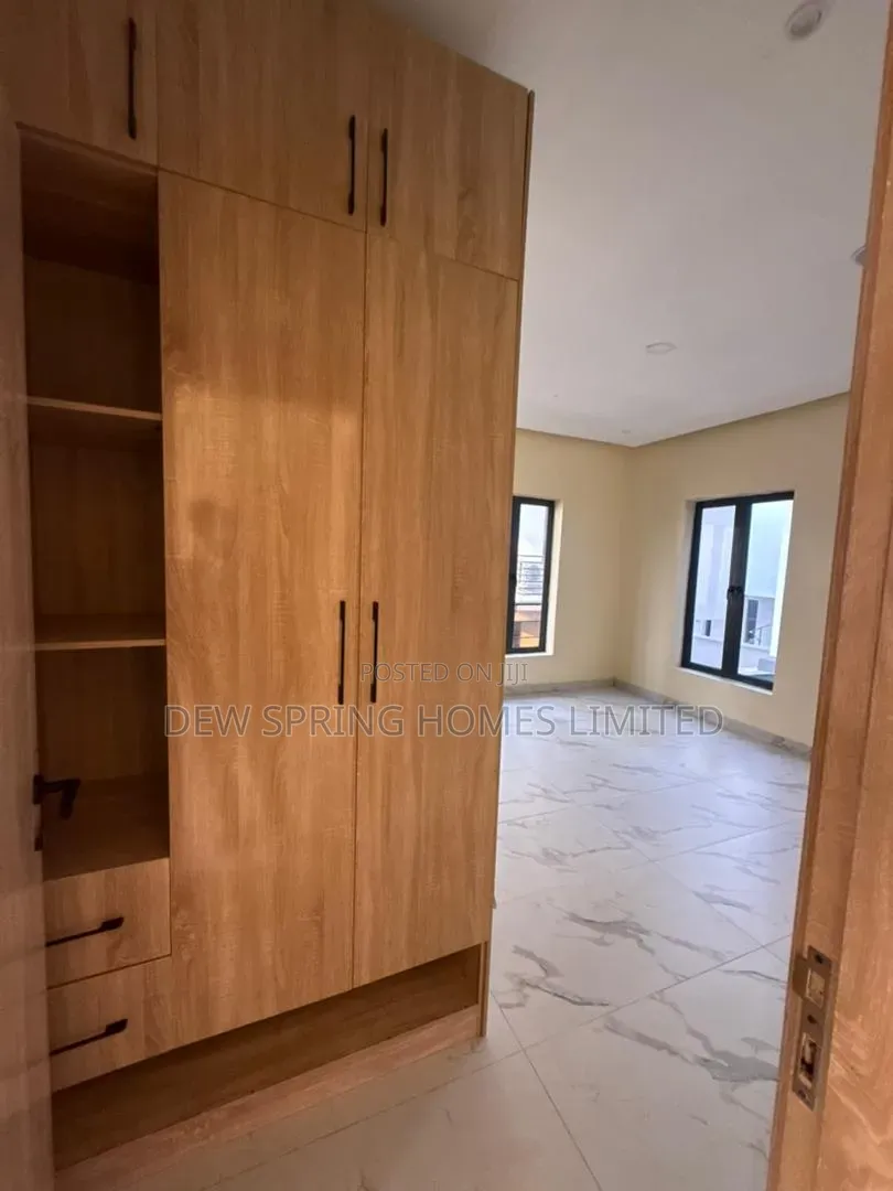 5bdrm Duplex in Lekki Phase 1 for sale in Lekki Phase 1