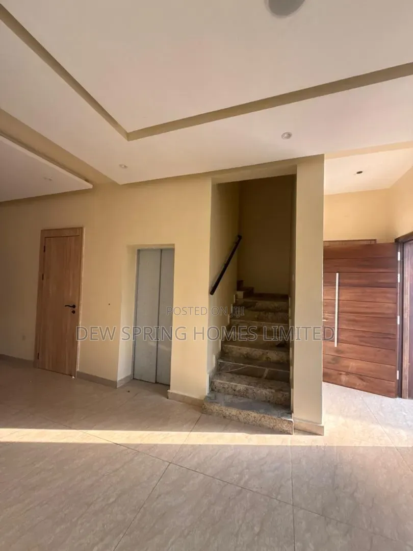 5bdrm Duplex in Lekki Phase 1 for sale in Lekki Phase 1