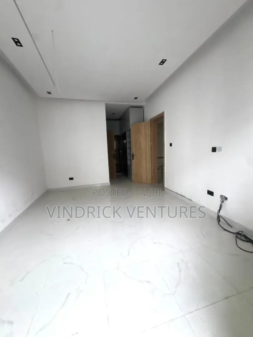 4bdrm Duplex in Metro Homes, Off Lekki-Epe Expressway for rent in Off Lekki-Epe Expressway
