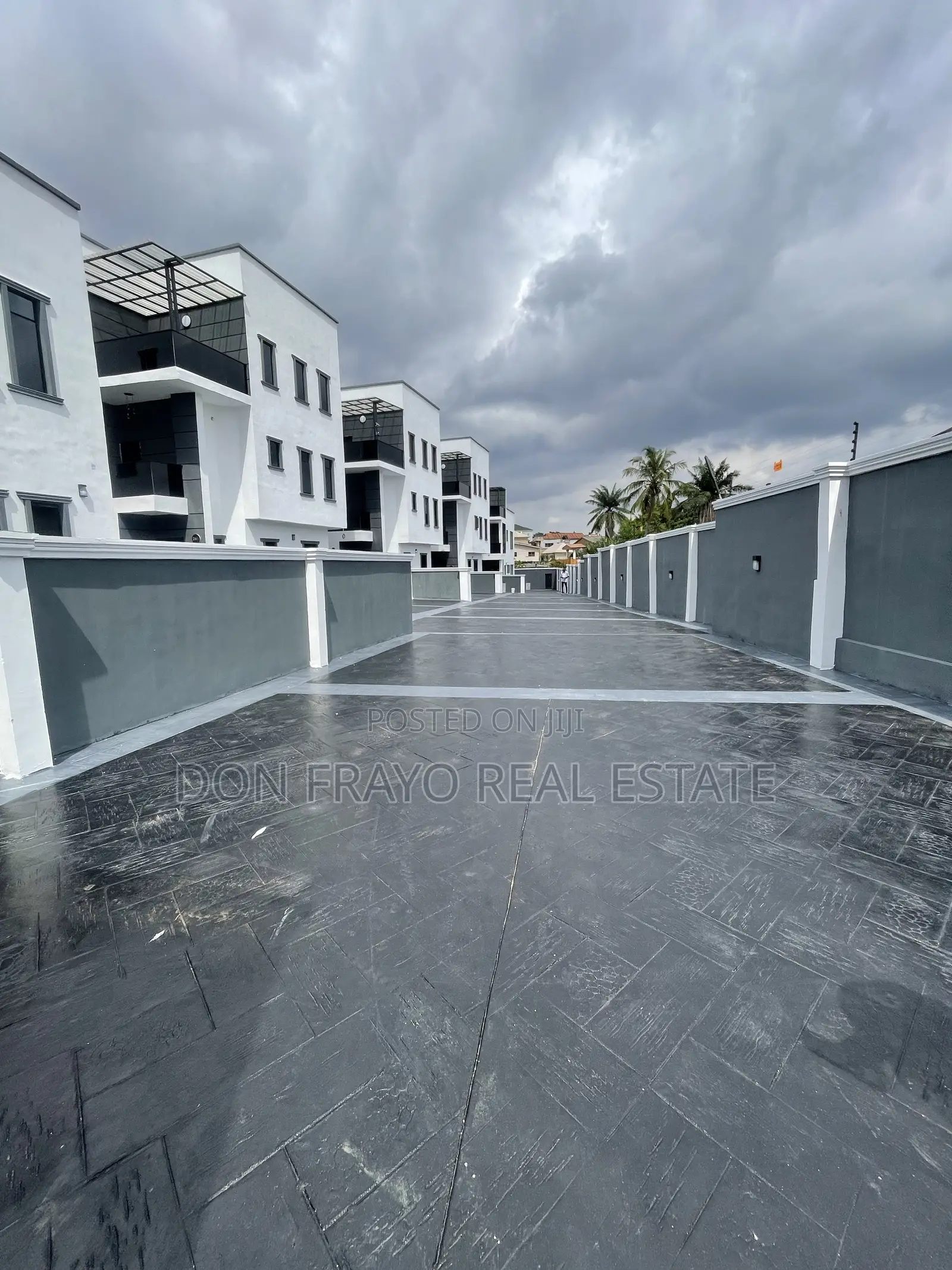 5bdrm Duplex in Old Bodija Estate for sale in Bodija