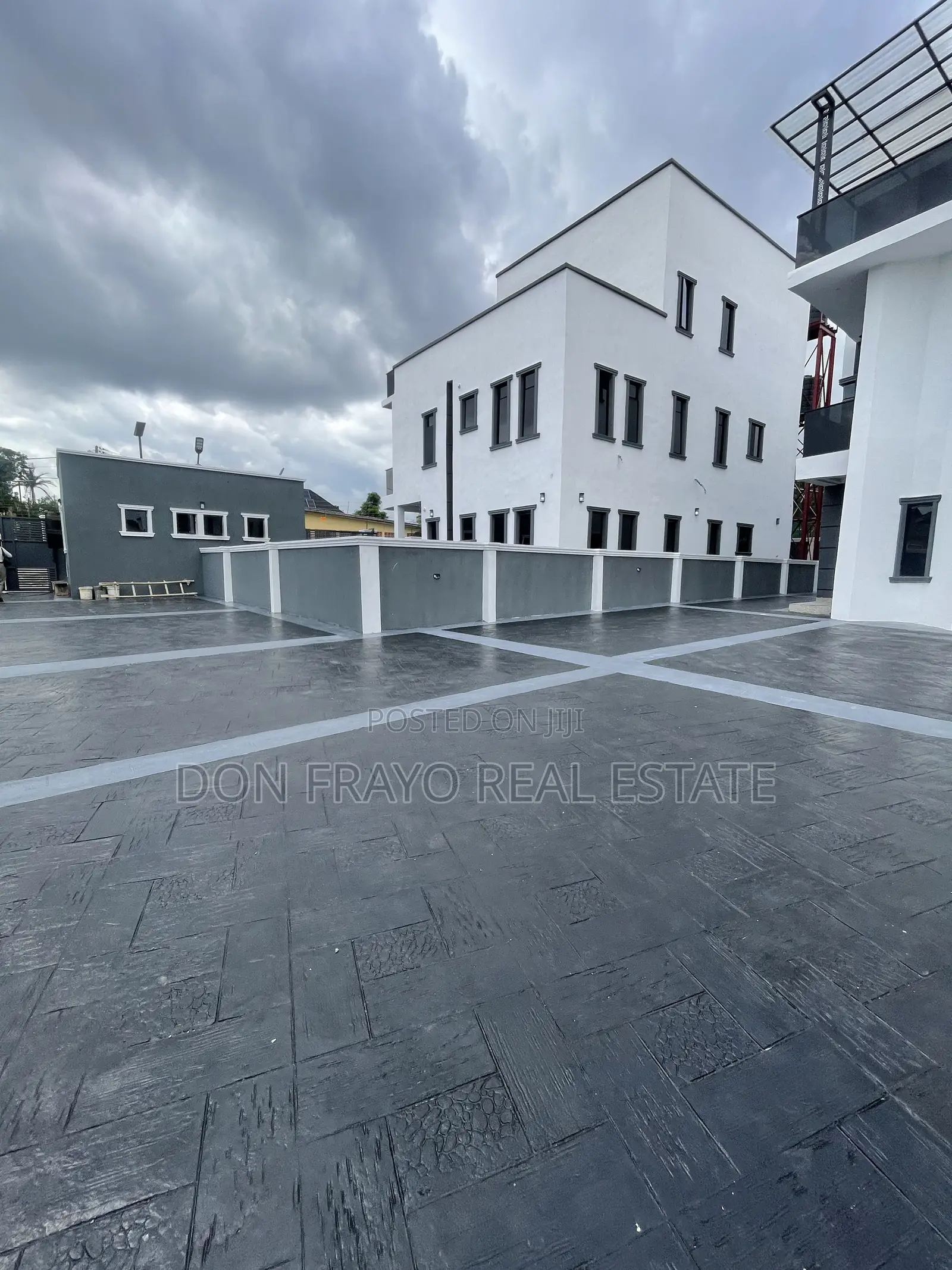 5bdrm Duplex in Old Bodija Estate for sale in Bodija