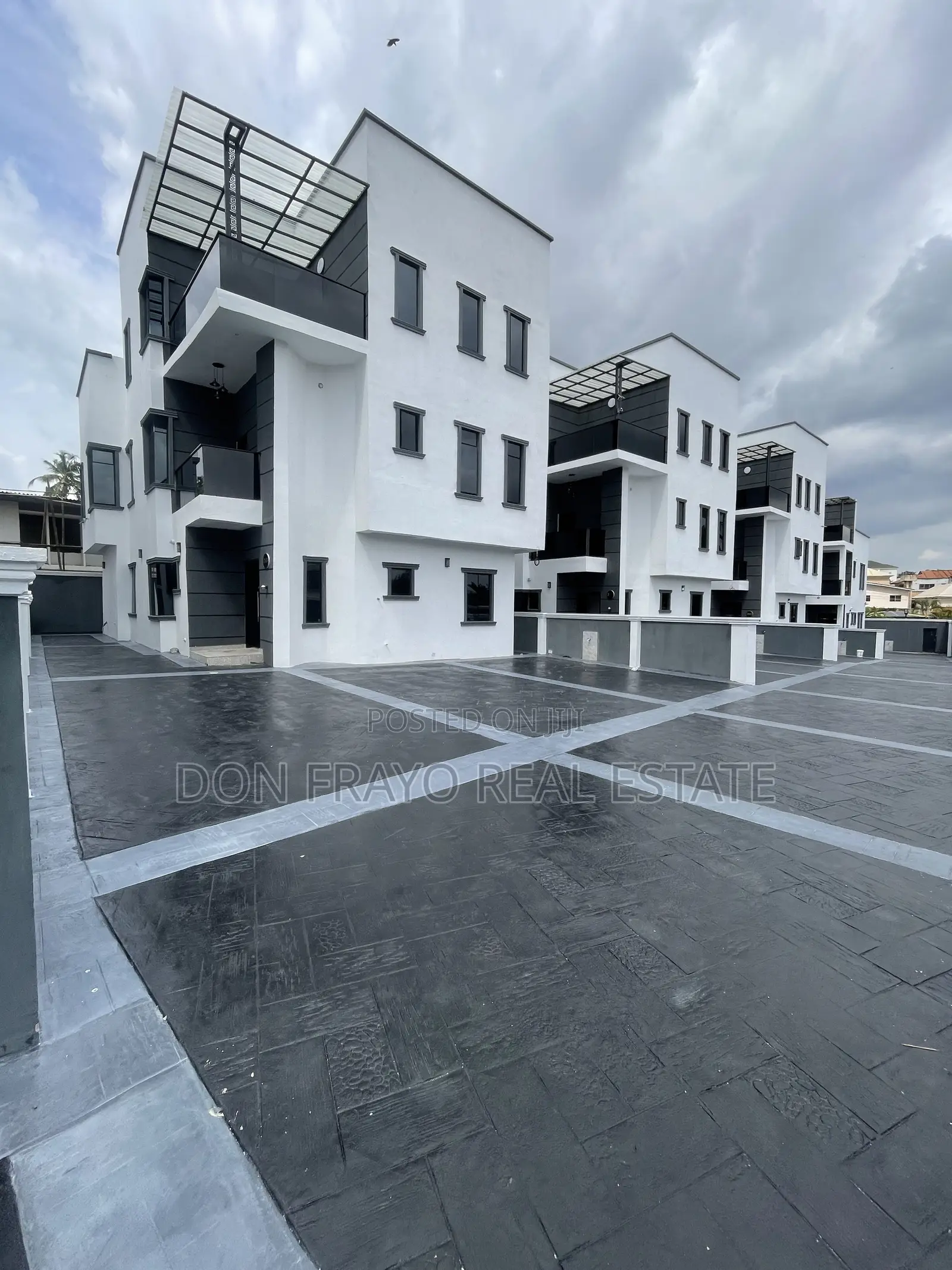 5bdrm Duplex in Old Bodija Estate for sale in Bodija