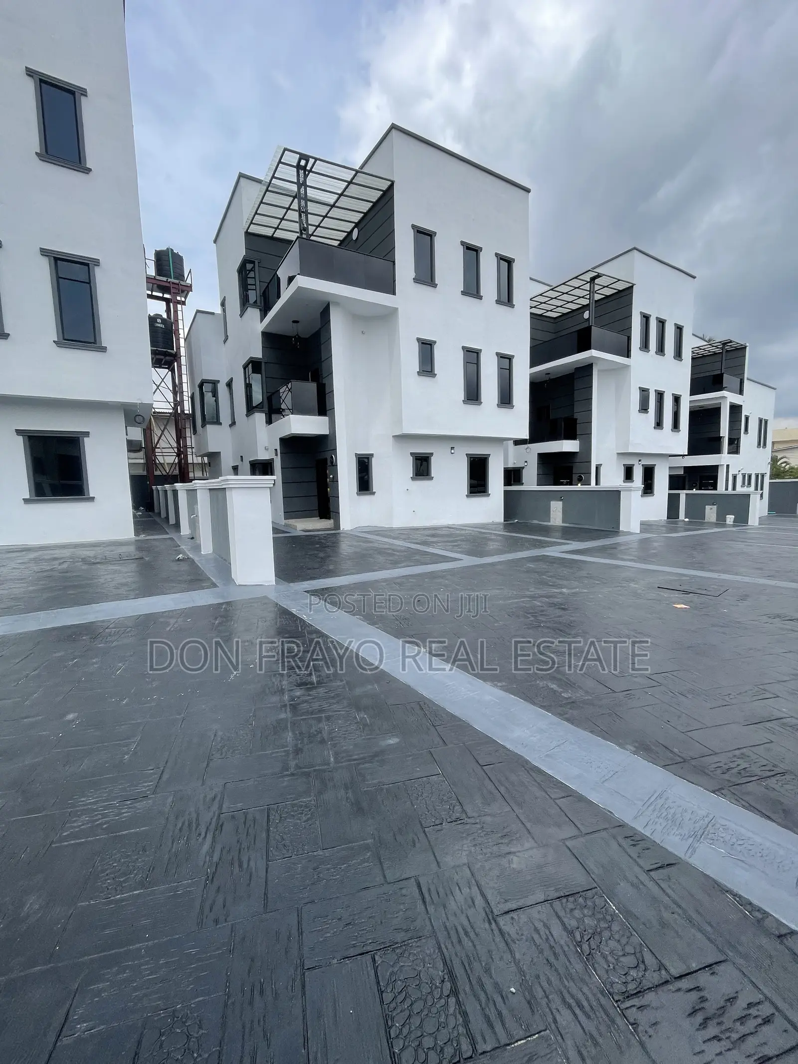 5bdrm Duplex in Old Bodija Estate for sale in Bodija