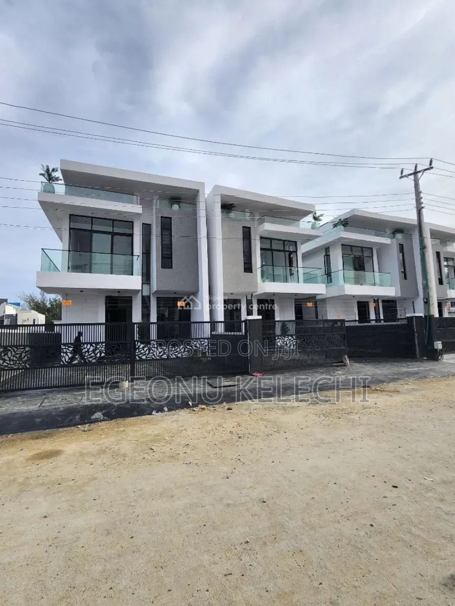 4bdrm Duplex in Ikota for sale in Ikota