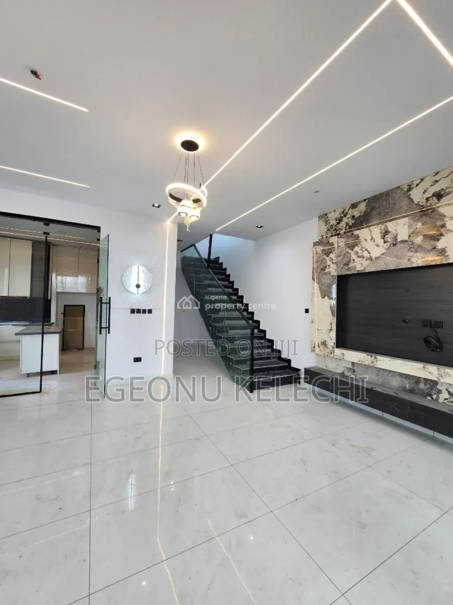 4bdrm Duplex in Ikota for sale in Ikota