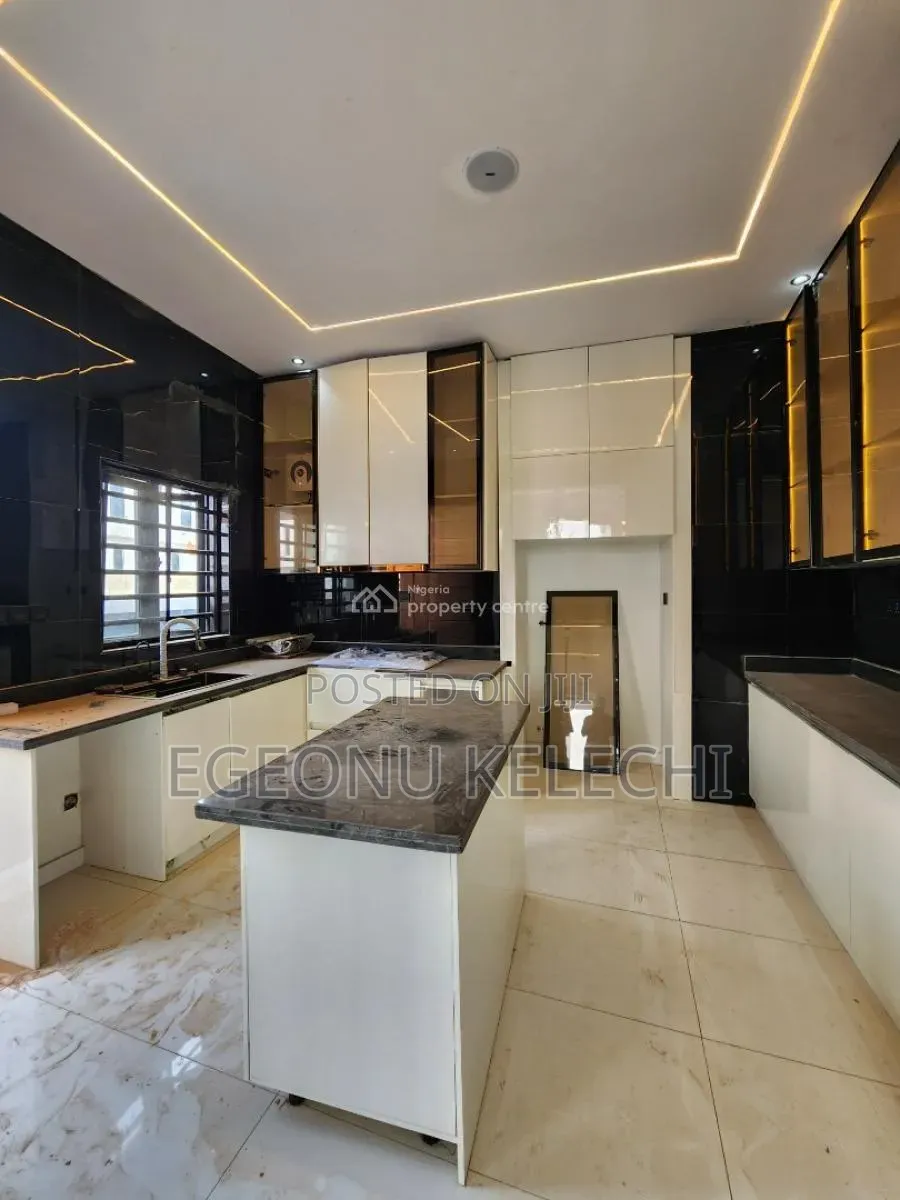 4bdrm Duplex in Ikota for sale in Ikota