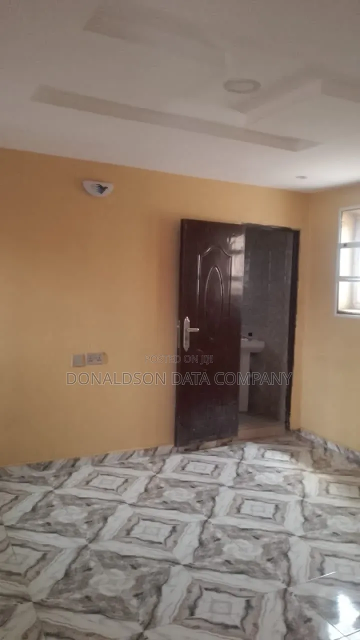 2bdrm Block of Flats in Oluyomi, Iju-Ishaga for sale in Iju-Ishaga